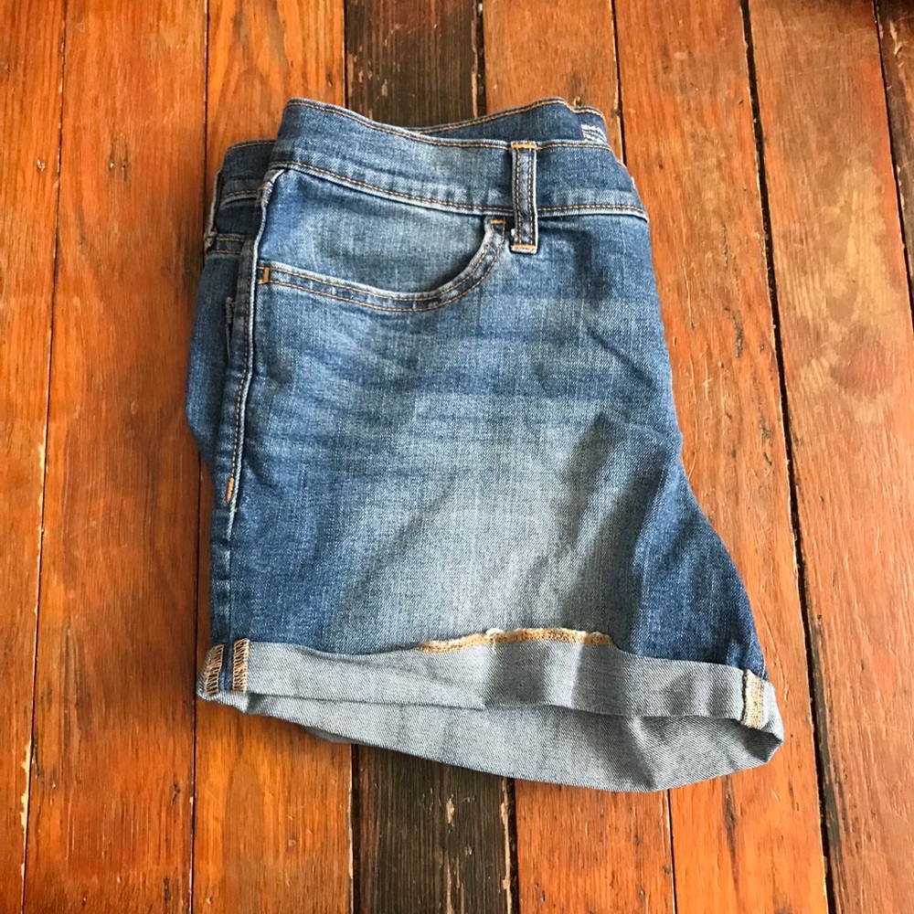 Old Navy Semi Fitted Light Blue Denim Shorts sz 12